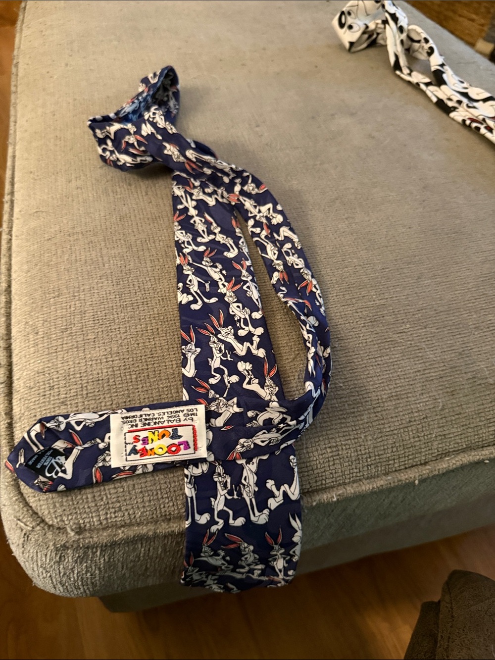 Warner Bros. Navy Bugs Bunny Patterned Tie with Red Accent